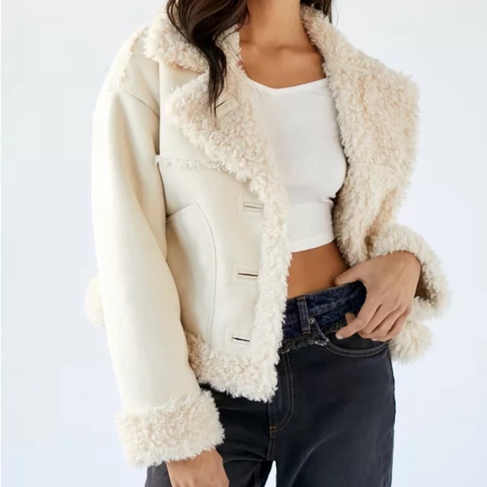 🌷 Urban Outfitters Maria Shearling Cropped Jacket 🌷
